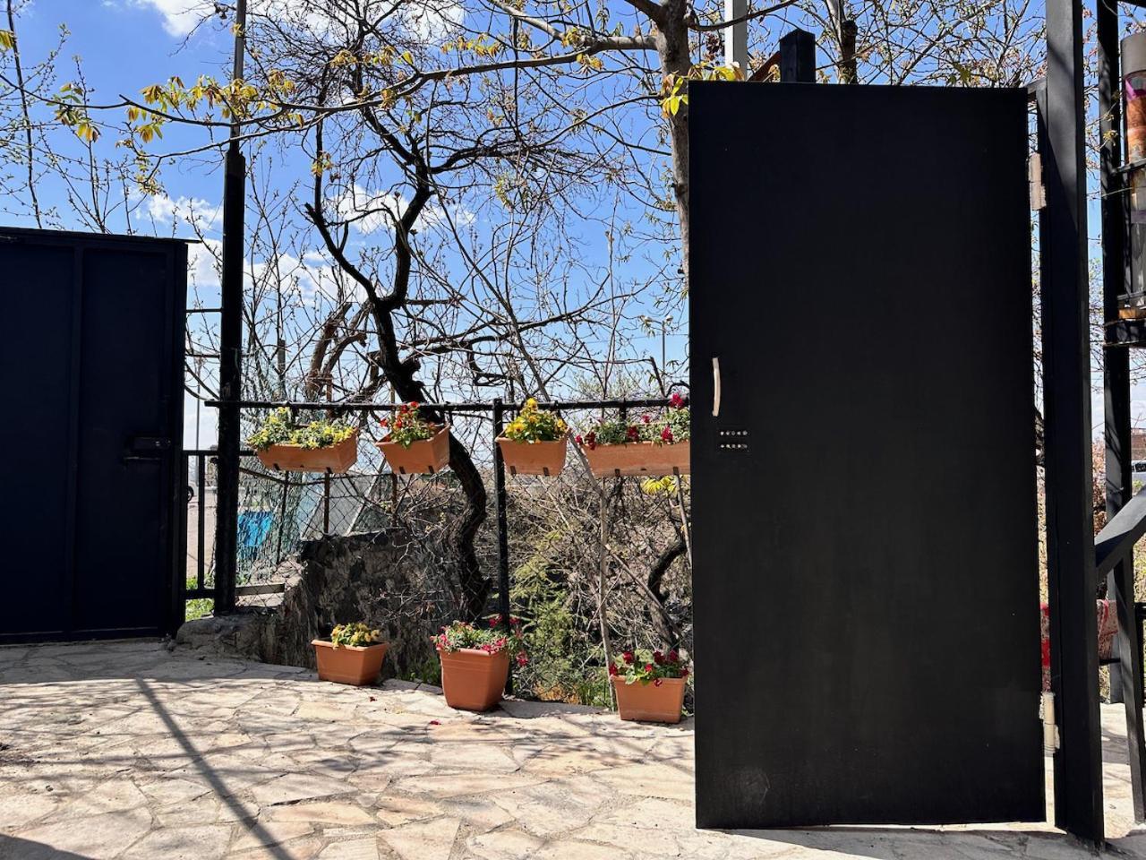Cosy Studio With Beautiful Garden Γιερεβάν Εξωτερικό φωτογραφία